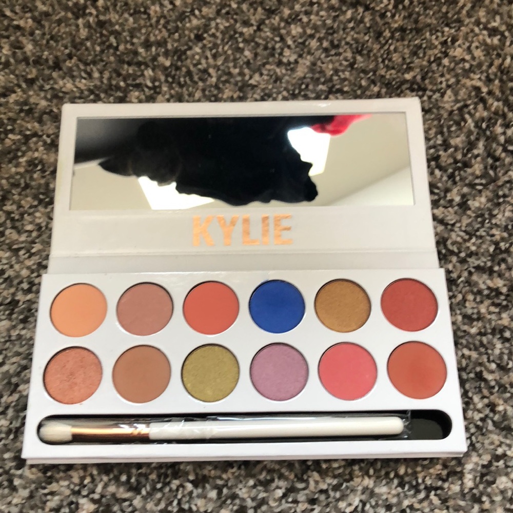 Kylie cosmetics royal peach palette